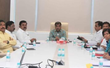 पुणे जिल्ह्यातील प्रलंबित रस्त्यांची कामे त्वरेने करावीत-सार्वजनिक बांधकाम मंत्री रवींद्र चव्हाण यांचे निर्देश