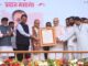 लाखोच्या उपस्थितीत पद्मश्री डॉ. आप्पासाहेब धर्माधिकारी यांना महाराष्ट्र भूषण पुरस्कार प्रदान
