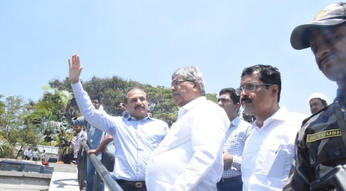 पालकमंत्र्यांची शहरातील मुळा-मुठा नदी पुनर्जीवन व मैला पाणी शुद्धीकरण केंद्र विकासकामांना भेट