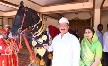 मोहिते पाटलांच्या ” बलराज ” अश्वाचे देहूकडे प्रस्थानआज जगतगुरुंच्या पालखीचे श्री क्षेत्र पंढरीकडे प्रस्थान