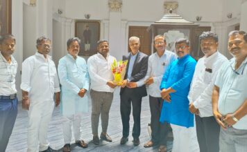 कुलगुरू डॉ. सुरेश गोसावी यांचा शिवसेना युवा सेना उद्धव बाळासाहेब ठाकरे गटाच्या वतीने सत्कार