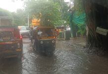 बाणेर दत्त मंदिर रस्त्यावरील खड्डे व पावसाचे पाणी साठू नये यासाठी उपाय योजना कराव्यात नागरिकांची मागणी