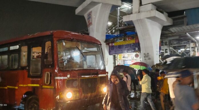 पावसात अडकलेल्यांसाठी ‘एसटी’ आली धावून