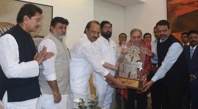 महाराष्ट्र शासनाचा पहिला उद्योगरत्न पुरस्कार ज्येष्ठ उद्योजक पद्मविभूषण रतन टाटा यांना मुख्यमंत्र्यांच्या हस्ते प्रदान