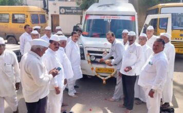 डॉ. दिलीप मुरकुटे यांच्या वतीने पंढरपूर यात्रेसाठी मोफत गाडी सेवा