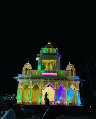 बालेवाडी येथील लक्ष्मी माता मित्र मंडळाने साकारला ‘जसवंत थाडा’ मंदिर देखावा
