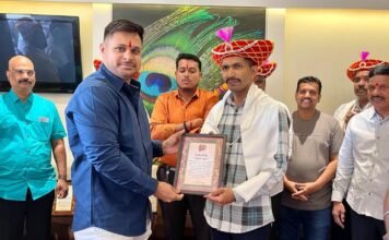 ऐश्वर्या कट्ट्यावर गणेश मंडळाच्या पदाधिकाऱ्यांचा सन्मान;सामाजिक बांधिलकीचा आदर्श आणि कौतुकाची थाप