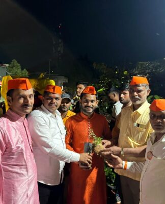 महाराष्ट्र नवनिर्माण सेनेच्या वतीने सुतारवाडीत विसर्जन रांगेतील गणेश मंडळांचे स्वागत