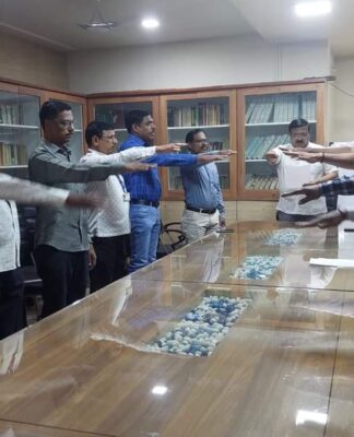 जिल्हा माहिती कार्यालयात राष्ट्रीय एकता दिनाची शपथ