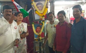 भिडे वाड्याची जागा पुणे महापालिकेच्या ताब्यात देण्याचे उच्च न्यायालयाचे आदेश;मनसे तर्फे साखर वाटून आनंदोत्सव साजरा