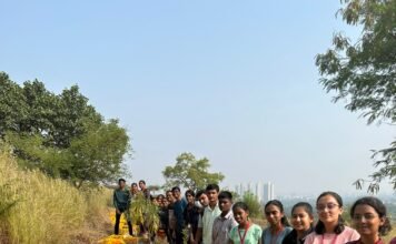 मॉडर्न महाविद्यालय गणेशखिंडच्या रा.से.यो.च्या विद्यार्थ्यांनी नवरात्रीत संकलित केले ६२८ किलो निर्माल्याचे झाडांना खत मिळणार
