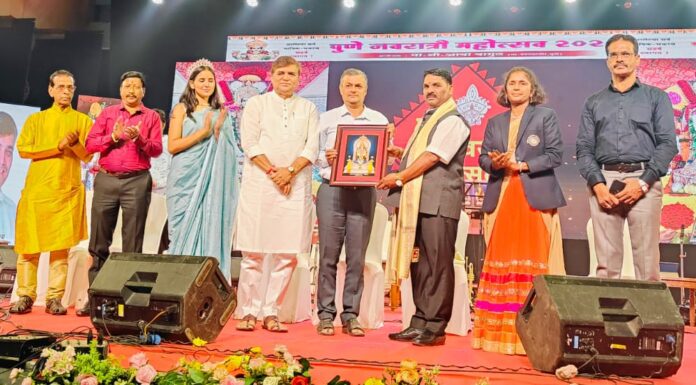 वरुडे पाटील यांना नवरात्रौ सांस्कृतिक महोत्सवात पुरस्काराने सन्मानित