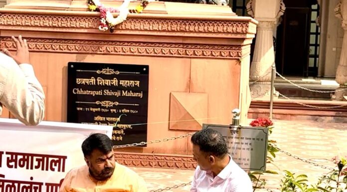 खा.हेमंत पाटील यांची भेट घेऊन सुनील माने यांनी दिला मराठा आरक्षणाला पाठींबा
