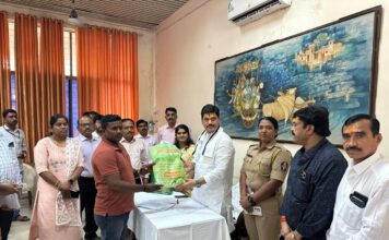 कृषिमंत्र्यांच्या संवेदनशीलतेमुळे आत्महत्याग्रस्त शेतकऱ्यांच्या कुटुंबियांच्या दुःखाचा भार झाला हलका