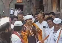 बागेश्वर धामचे पिठाधीश्वर धिरेंद्र शास्त्री अखेर तुकोबा चरणी नतमस्तक