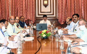 शेतकरी आत्महत्या रोखण्यासाठी कृषी योजनांची प्रभावीपणे अंमलबजावणी करावी – कृषिमंत्री धनंजय मुंडे