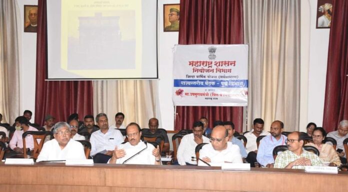 पुणे विभागातील जिल्हा वार्षिक योजनांचा उपमुख्यमंत्री अजित पवार यांच्याकडून राज्यस्तरीय बैठकीत आढावा