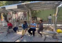 पाषाण रोड येथील विघ्नहर्ता चौकामध्ये भर दिवसा बस स्टॉप चोरी नागरिकांच्या सजगतेने थांबली