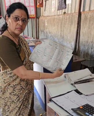 माजी आमदार मेधा कुलकर्णी यांनी मटका अड्ड्यावर धाड टाकून केली कारवाईची मागणी