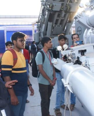 पुण्यात आयोजित ‘डिफेन्स एक्स्पो’ला विद्यार्थी आणि उद्योजकांचा भरभरून प्रतिसाद