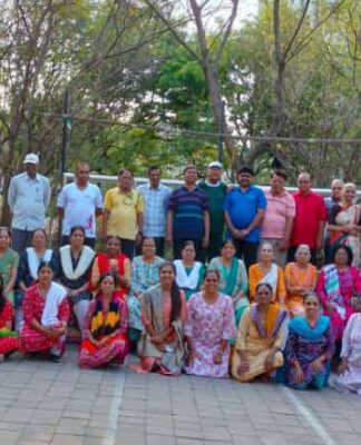 नवचैतन्य हास्य परिवार पाषाण टेकडी शाखा येथे हनुमान चालीसा व भीमरूपी स्तोत्र पठण