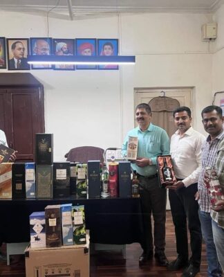 पुणे विभागीय भरारी पथकाकडून ११ लाखाहून अधिक रुपयांचा मुद्देमाल जप्त