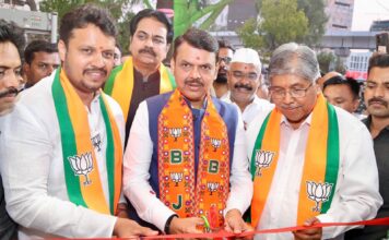 नगरसेवक अमोल बालवडकर यांच्या जनसंपर्क कार्यालयाचे उद्घाटन उपमुख्यमंत्री देवेंद्र फडणवीस यांच्या हस्ते संपन्न