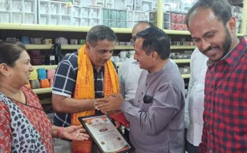 कसबा भाजपतर्फे व्यापाऱ्यांचा सत्कार