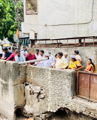 कोथरूडमधील धोकादायक नाल्यांची इंडिया फ्रंट आघाडीच्या वतीने प्रत्यक्ष पाहणी