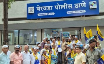 पुणे शहरात कायदा व सुव्यवस्थेची झालेली दुरवस्था पाहता राज्याचे गृहमंत्री देवेंद्र फडणवीस आणि पालकमंत्री अजित पवार यांनी राजीनामा द्यावा; “आप”ची मागणी