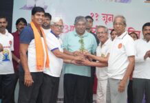 निरोगी शरीर ठेवण्यासाठी दररोज थोडा वेळ काढून योग करावा – चंद्रकांत पाटील