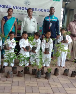 ग्रेट व्हिजन इंग्लिश स्कूल निगडी यांच्या वतीने शालेय ज्ञानारंभ् दिन वृक्षारोपण करून साजरा