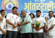 अमोल बालवडकर फाऊंडेशन यांच्या वतीने बॅडमिंटन हॉल, श्री शिव छत्रपती क्रीडा संकुल, म्हाळुंगे-बालेवाडी येथे पुणे शहरातील सर्वात मोठा योग दिन साजरा