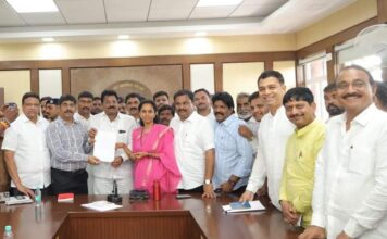 खासदार सुप्रिया सुळे यांची पुणे महानगरपालिका आयुक्त डाॅ. राजेंद्र भोसले यांची भेट घेऊन सविस्तर चर्चा