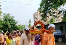 नवचैतन्य हास्य क्लब वाकेश्वर शाखा पाषाण च्यावतीने दिंडीचे आयोजन