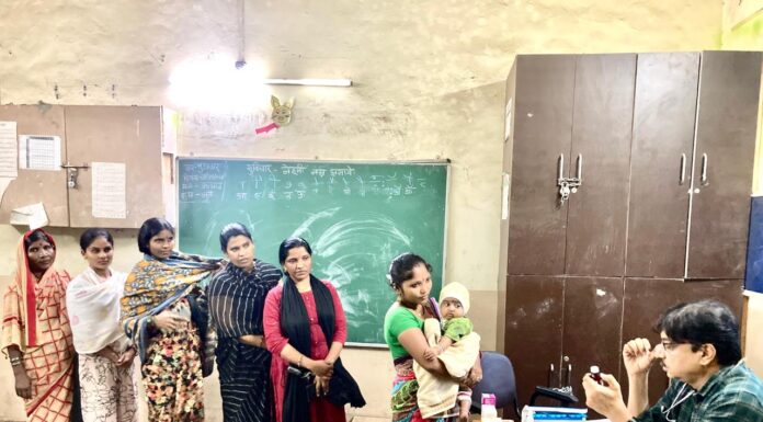 बालेवाडी येथील पूरग्रस्त नागरिकांच्या मोफत आरोग्य तपासणीसाठी बाणेर बालेवाडी मेडिकल असोसिएशनचा मदतीचा हात