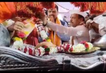जगद्गुरु तुकाराम महाराज पालखीचे व श्री संत ज्ञानेश्वर महाराजांच्या पादुकांचे पुण्यात उपमुख्यमंत्री देवेंद्र फडणवीस यांच्याकडून दर्शन