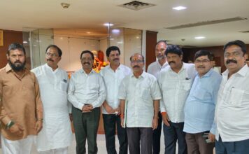 शिवसेना भवन येथे पुण्यातील शिवसेना पदाधिकाऱ्यांनी घेतली नेत्यांची भेट