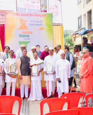 पाषाण येथे ७८ व्या स्वातंत्र्य दिन कार्यक्रमा निमित्त पुरोहितांचा सन्मान