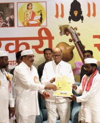 धर्मयुद्ध म्हणजे सत्याचा असत्यावर, नीतीचा अनीतीवर, प्रेमाचा द्वेषावर प्रहार- राजाभाऊ चोपदार यांचे प्रतिपादन; राष्ट्रवादी आध्यात्मिक व वारकरी आघाडीतर्फे पहिल्या वारकरी संमेलनाचे उद्घाटन
