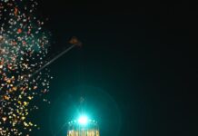 रेकॉर्ड ब्रेक गर्दी… तरुणाईचा जल्लोषअमोल बालवडकर फाउंडेशनच्या दहीहंडी उत्सवात अवघे कोथरूडकर न्हाऊन निघाले !