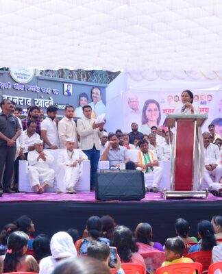 ते पोलिस स्टेशन आहे, तुमच्या घरचा डायनिंग टेबल नाही ! खासदार सुप्रिया सुळेंचा लोहगांवमध्ये स्थानिक आमदारांवर जोरदार प्रहार,