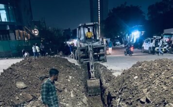 बालेवाडी परिसरामध्ये रात्रीच्या अंधारात विनापरवाना रस्ता खोदकाम करून बुडवला जातोय पालिकेचा कोट्यावधीचा महसूल