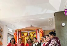 कोथरूड कर्वेनगर परिसरात चंद्रकांत मोकाटे यांना महिला भगिनींनी औक्षण करत भाऊबीज साजरी केली