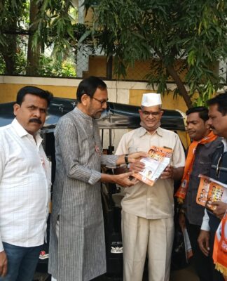 चंद्रकांत मोकाटे यांच्यासाठी माजी स्थायी समिती अध्यक्ष शिवा मंत्री व महाविकास आघाडीतील कार्यकर्त्यांनी एरंडवाना परिसरात प्रचार केला