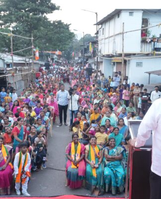 कोथरूड मधील प्रत्येक नागरिकाची सेवा हाच ध्यास- चंद्रकांतदादा पाटीलगोसावी वस्ती, नवीन शिवणे मध्ये पदयात्रा आणि चौक सभेस उत्स्फूर्त प्रतिसाद