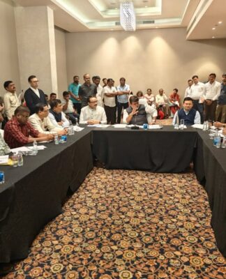 उद्योगमंत्री उदय सामंत यांच्या उपस्थितीत उद्योग विभागाची आढावा बैठक संपन्न