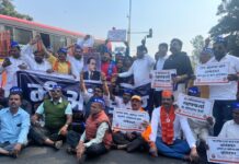 शिवसेनेचे केंद्रीय गृहमंत्री अमित शहा यांच्या विरोधात पुण्यात रास्ता रोको आंदोलन व निदर्शने.