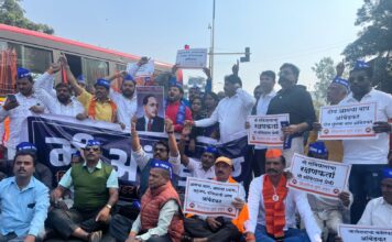 शिवसेनेचे केंद्रीय गृहमंत्री अमित शहा यांच्या विरोधात पुण्यात रास्ता रोको आंदोलन व निदर्शने.