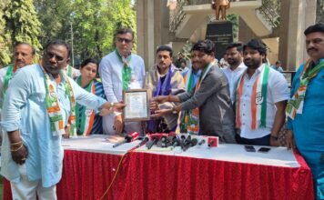 निवडणूक आयोगाला भारतीय राज्यघटनेने दिलेले स्वायत्तता अबाधित ठेवून निवडणुकीतील पक्षपात थांबवावा अन्यथा लोकशाही पायाभूत असणाऱ्या या देशात निवडणूक आयोगावर लोकांचा विश्वास राहणार नाही – कायदे तज्ञ डॉ. असीम सरोदे